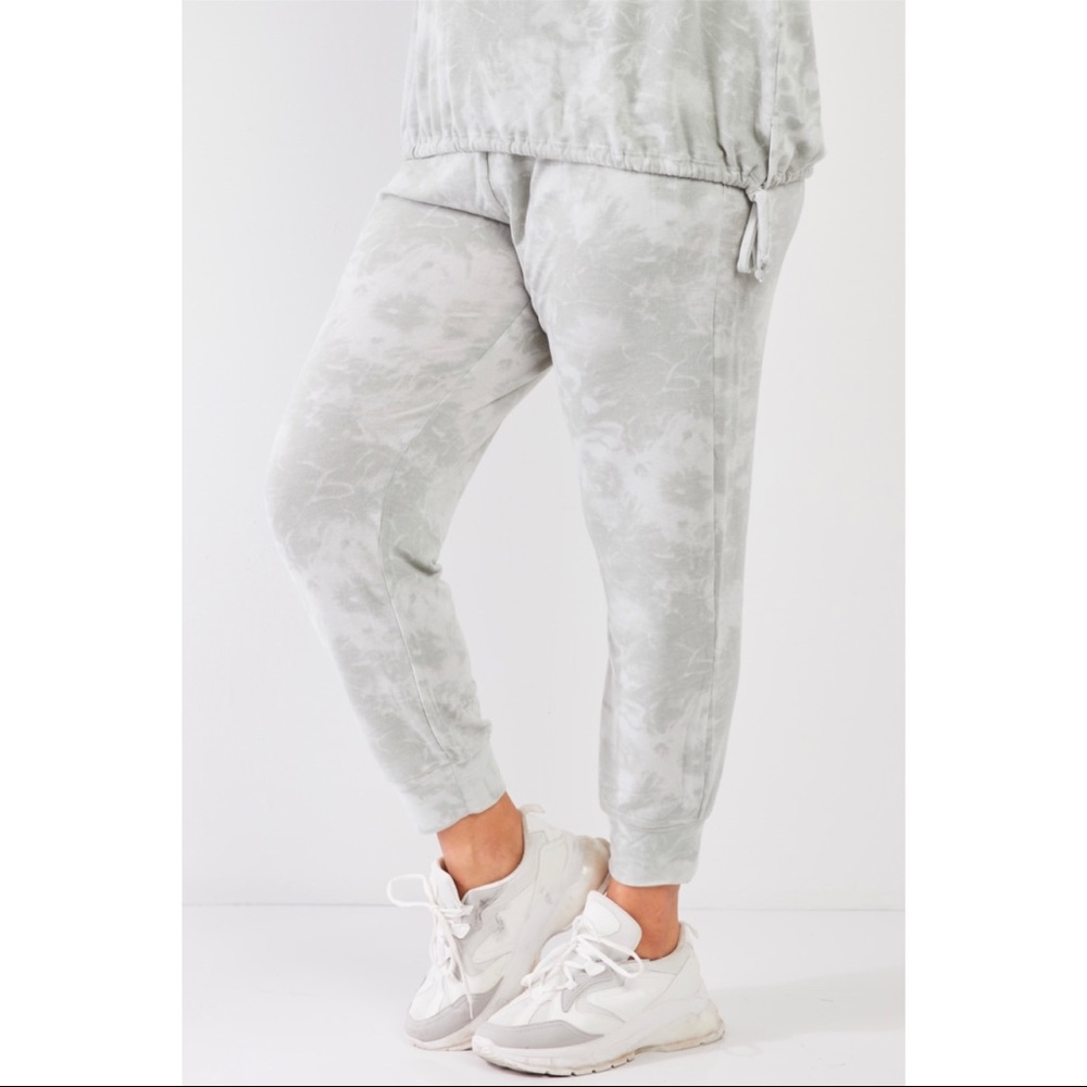 SOLD 🩶 Gilli Sage Tie Dye Matching Top & Joggers Set - Picture 5 of 10